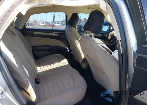 2020 Ford Fusion S z USA, uszkodzony, nr VIN 3FA6P0G73LR266180